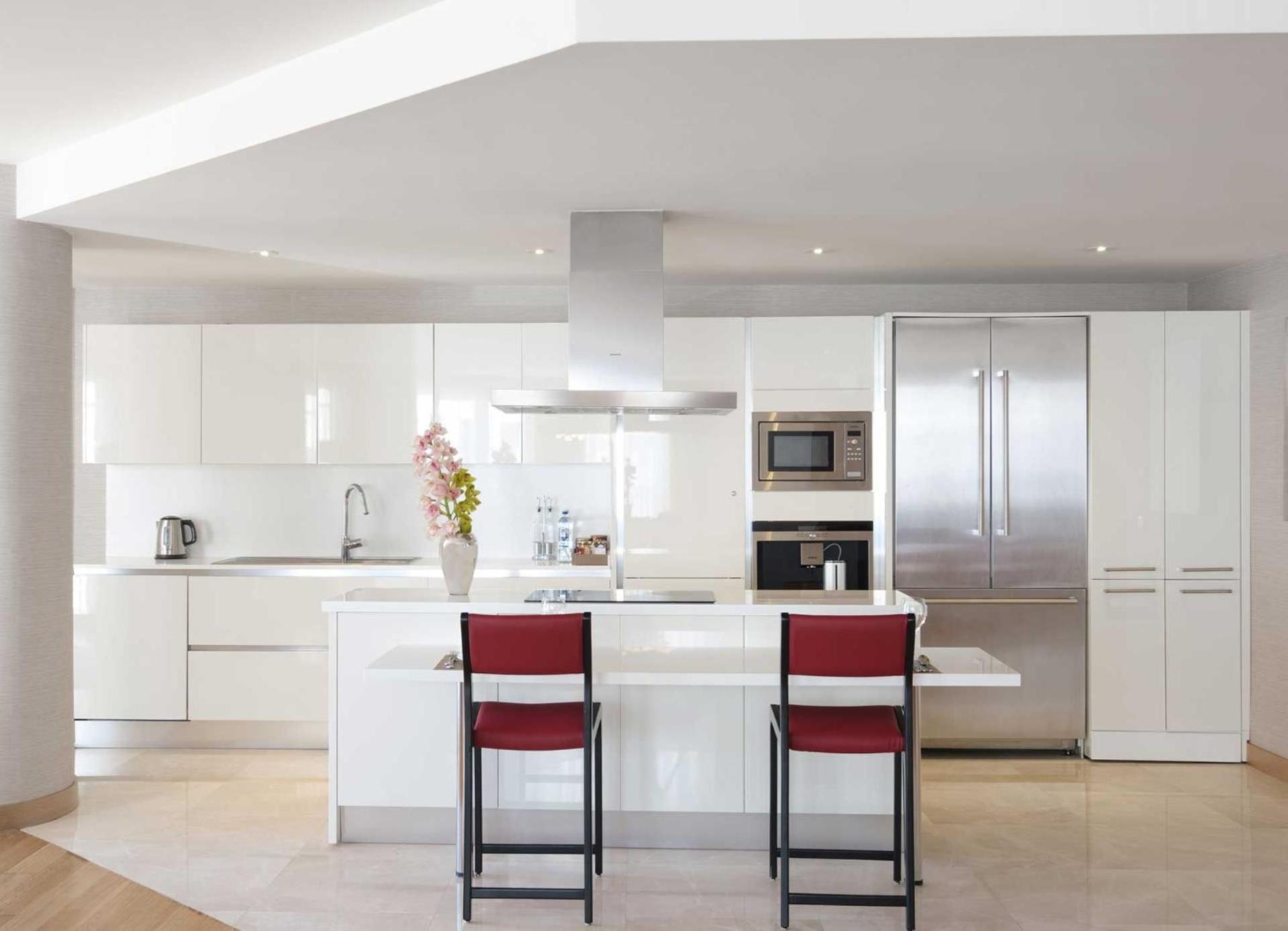 Cvk Park Bosphorus Hotel Istanbul Exterior photo The photo shows a modern kitchen with a sleek, minimalist design. The cabinetry is predominantly white, giving the space a bright and spacious feel. There is a kitchen island in the center, with a countertop that appears to be made of white stone. Tw